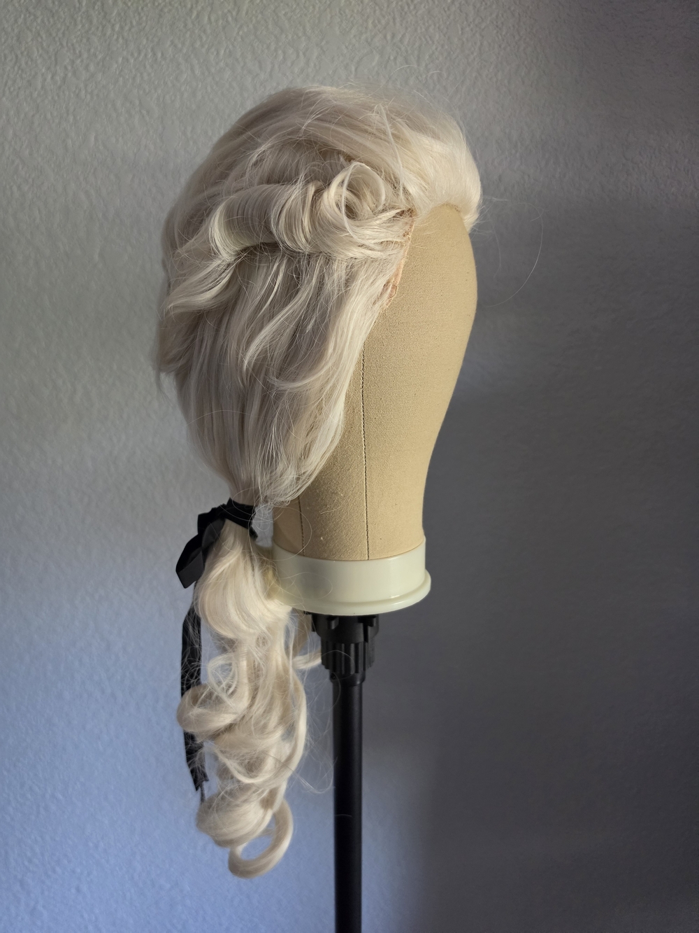 Mens Judge Colonial Wig with Glasses Long Blonde Powdered Wavy Wig Costume - Picture 12 of 13